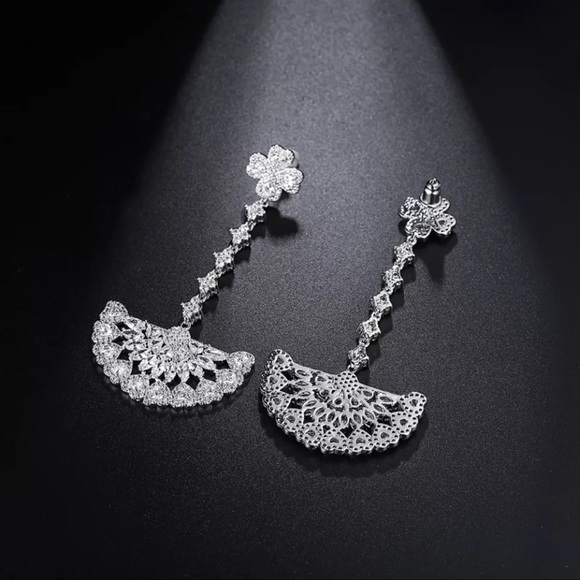 Swarovski Crystals The Randyne Long Fan Earrings - Picture 5 of 6